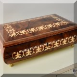 D075. Mapsa musical jewelry box.